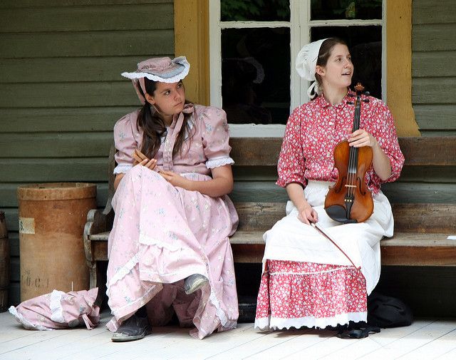 Le Village Québécois d'Antan - Musiciennes - Musicians - humanoide