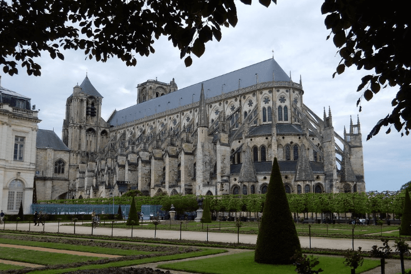 Bourges-ville-française-decouvrir