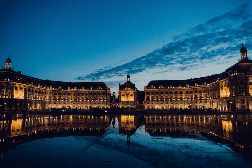 Decouvrir-Bordeaux-miroir-eau