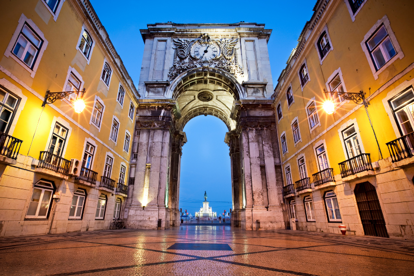 visiter lisbonne arc de triomphe