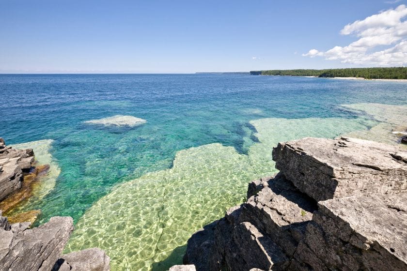 l'eau turquoise de la péninsula de Bruce en Ontario