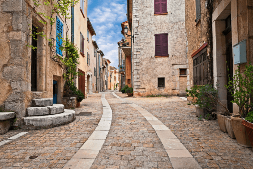 Top 10 des plus beaux villages autour de Fréjus Mons