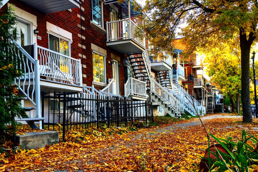 Vue d'un appartement au centre de Montréal à l'automne