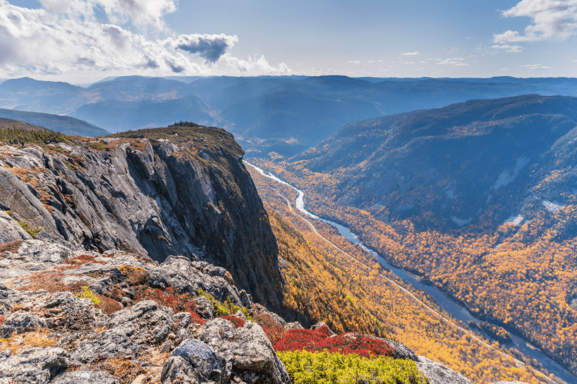 Vue au somment de l'Acropole des draveurs en automne